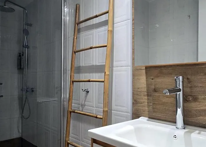 Ageri Ii Front Case de vacanță